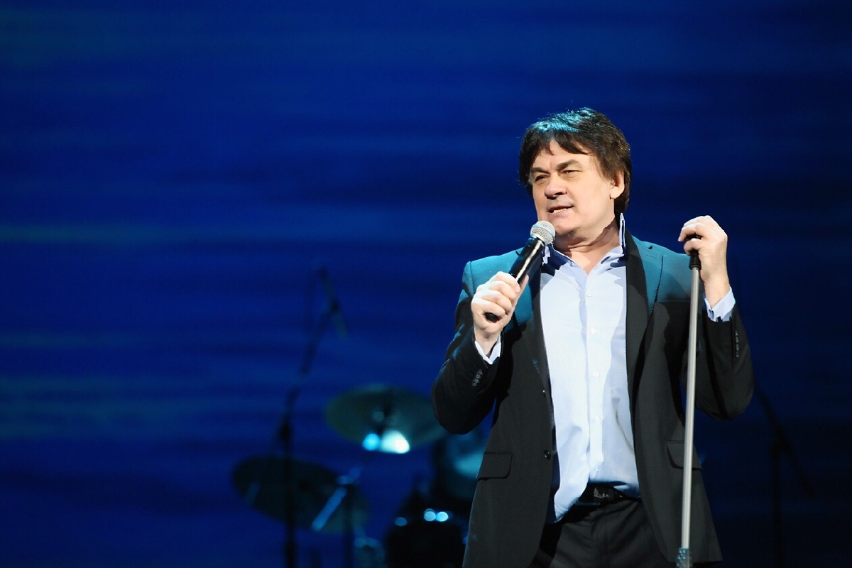 Александр Серов